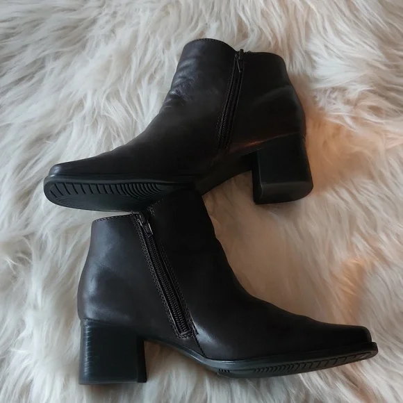 Dark brown leather booties size 6 new - Picture 2 of 6